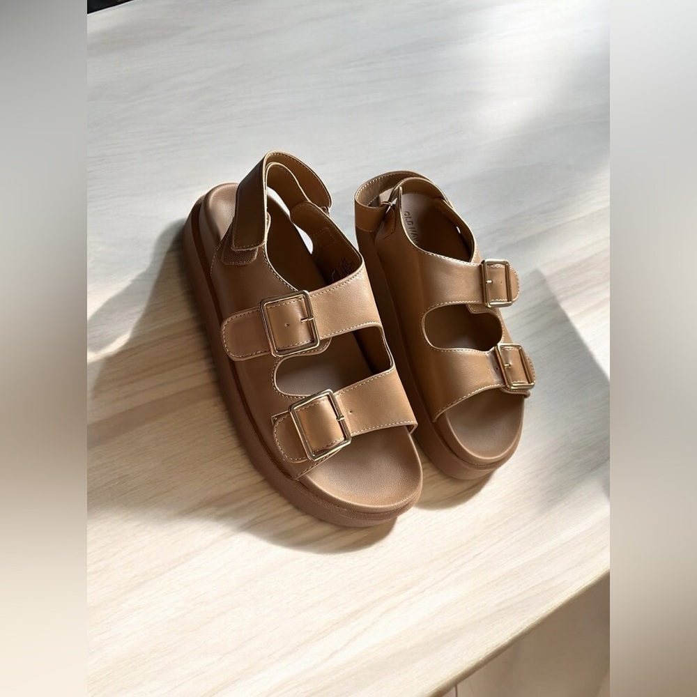 Old Navy Womens Chunky Sandals Mini Platform NWOT Size 8.5